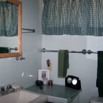 1 two-piece bathroom.