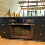 Space-saving built-in oven